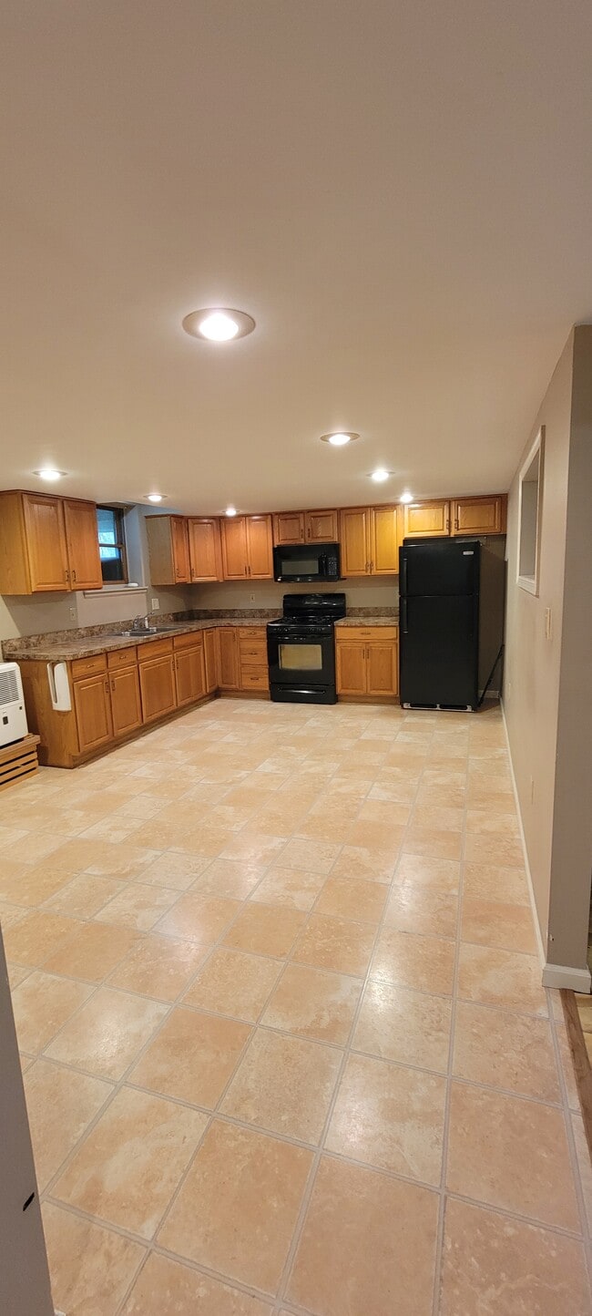 Building Photo - 112 Tyler Dr Unit 1
