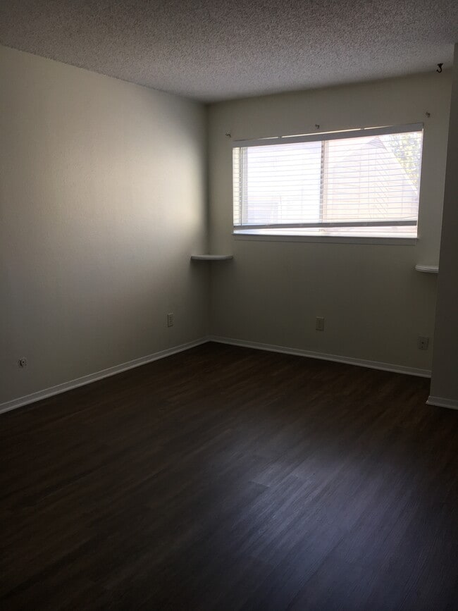 2 large bedrooms - 2365 E Geddes Ave Unit #F