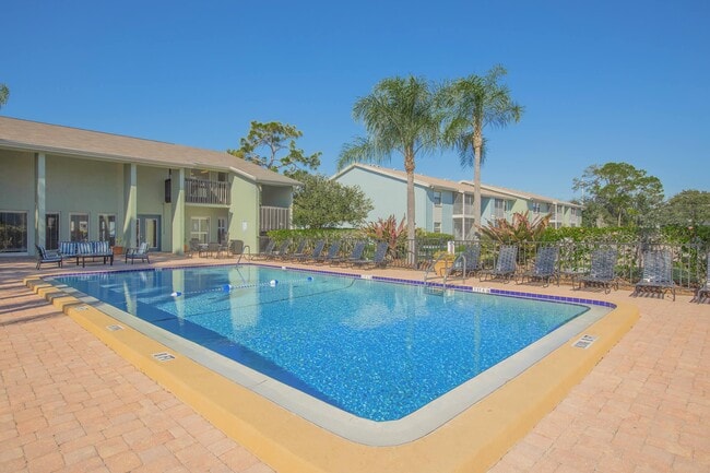 CATCH SOME DAYTIME RAYS - Sienna Bay