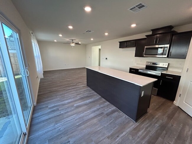 Photo - 1902 W Meadow Ct