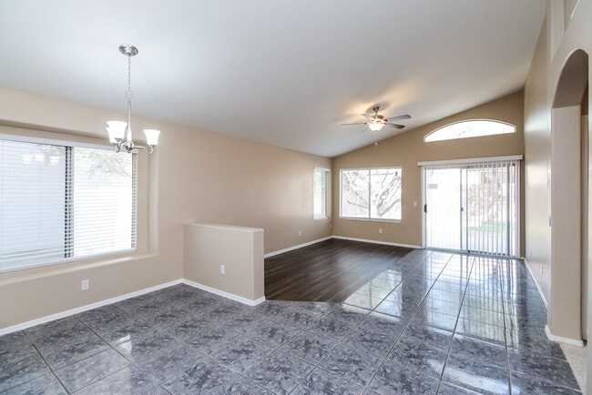 Photo - 832 E Baylor Ln