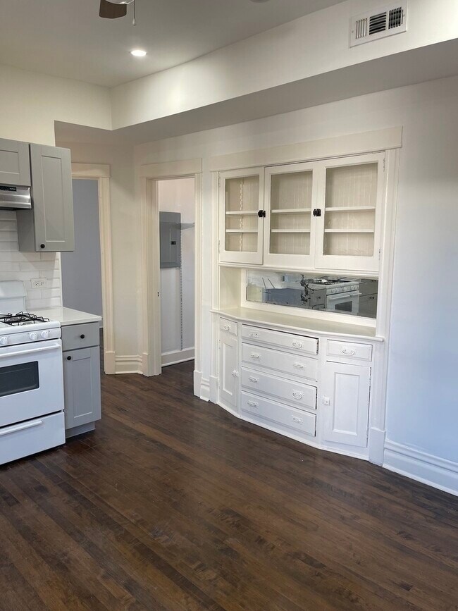 Photo - 3707 W Augusta Blvd Unidad 1R