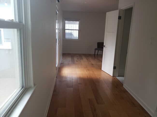 director ejecutivo 2 - 503 Bay St Unidad B