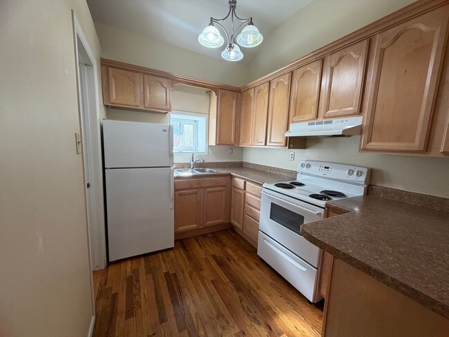 Photo - 648 E 2nd St
