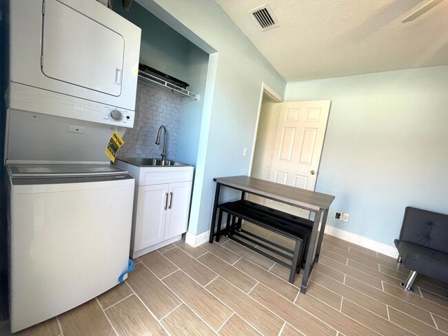 Photo - 5753 SE Mercedes Ave