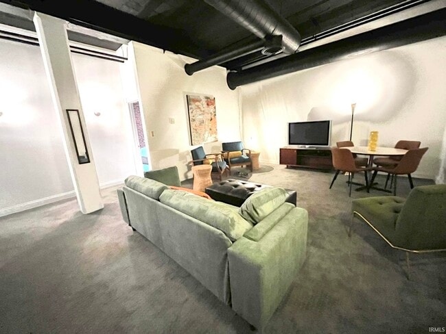 915 Main St