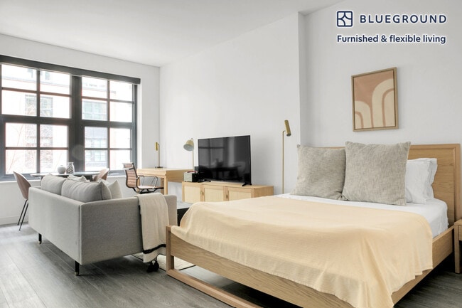 Building Photo - 89 E Dedham St Rental