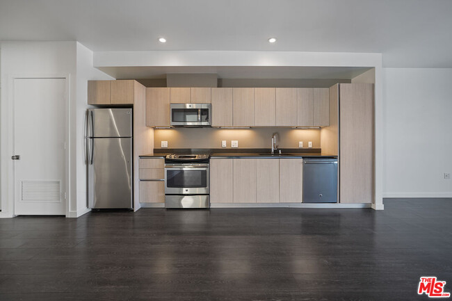 Building Photo - 5800 Harold Way Unit 412 Rental