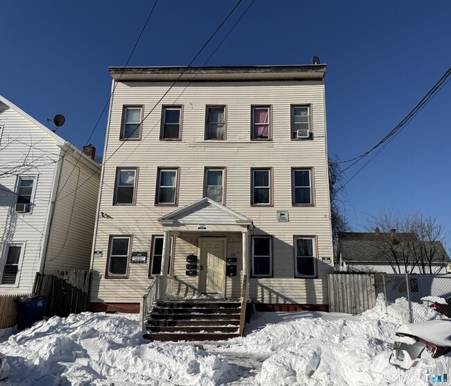 Building Photo - 156 Poplar St