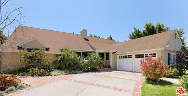 Photo - 3076 Earlmar Dr