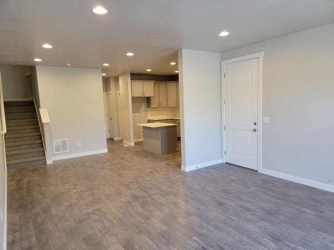 Building Photo - Stunning Townhomes!