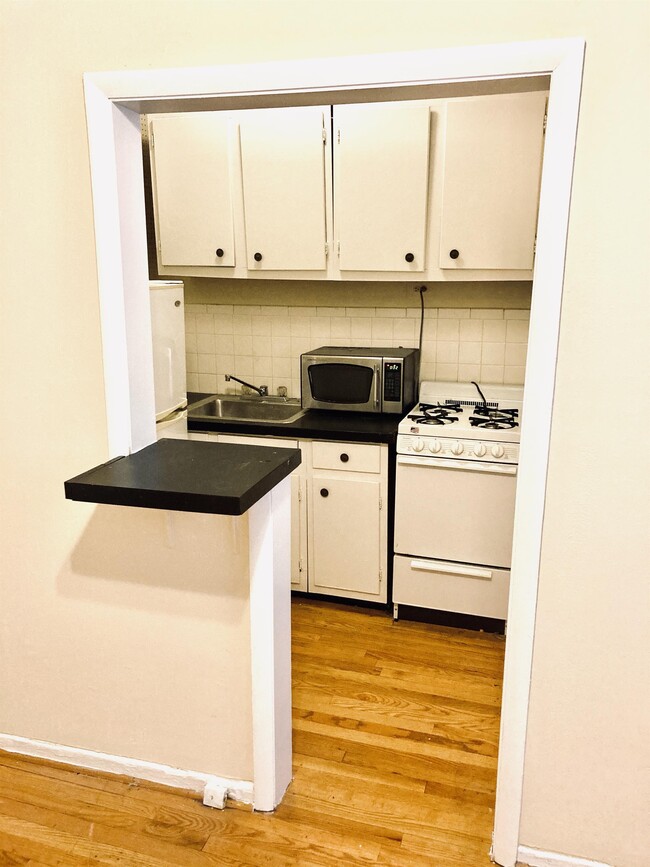 Photo - 633 W Deming Pl