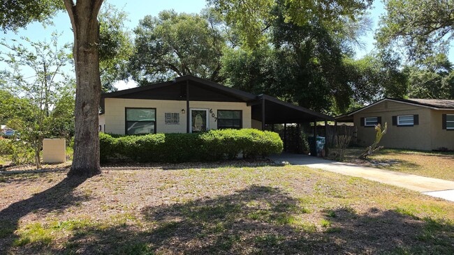 Building Photo - 2 bed 1 bath just remodeled