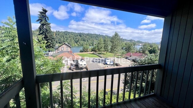 Building Photo - Upper Level 2 BD | 1 BA Apartment w/ Willa... Unit 8