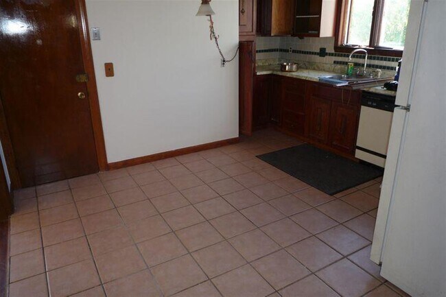 Photo - 569 Main St Unit 2