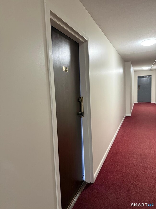 Building Photo - 1274 E Main St Unit D12