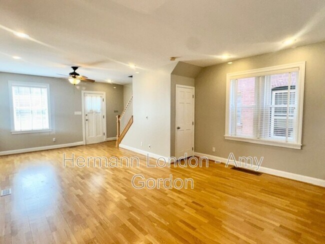 Photo - 2145 Victor St