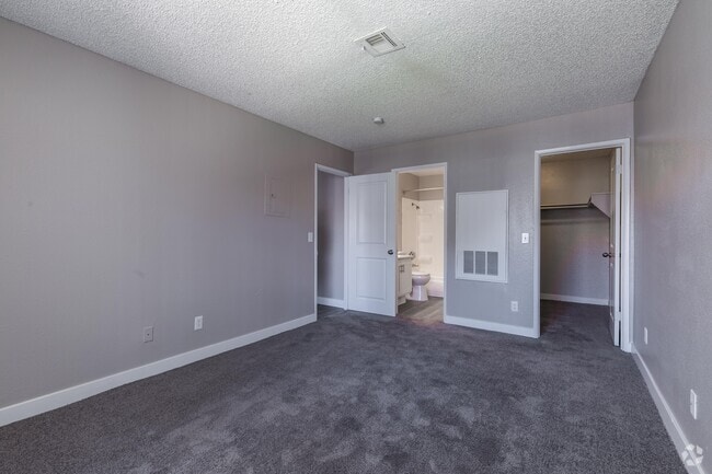 1 BR, 1 BA - 700SF