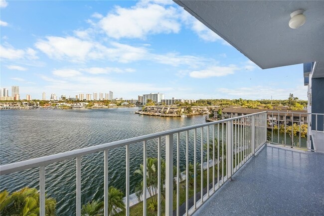 Photo - 16570 NE 26th Ave Unit 5J