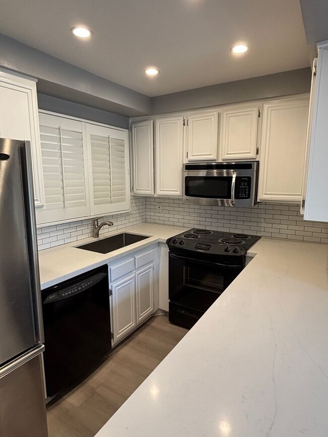 Photo - Two Masters Plus Loft Updated Condo in Long Beach