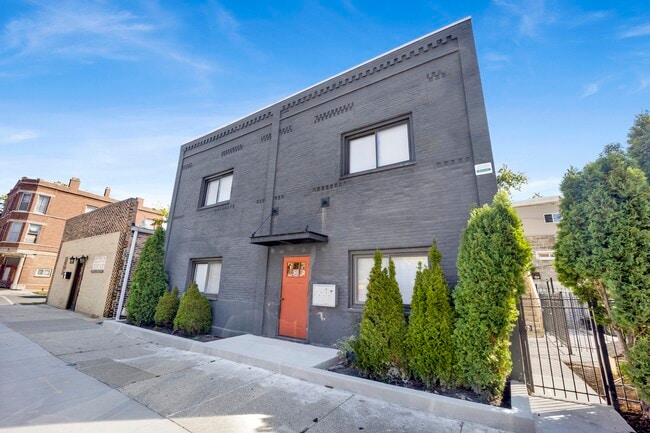 Building Photo - 2405 S Leavitt St Rental