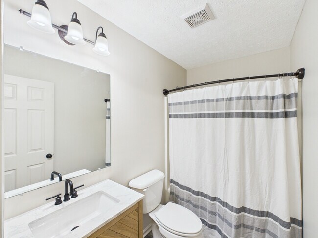 Photo - 201 Greenleaf Dr