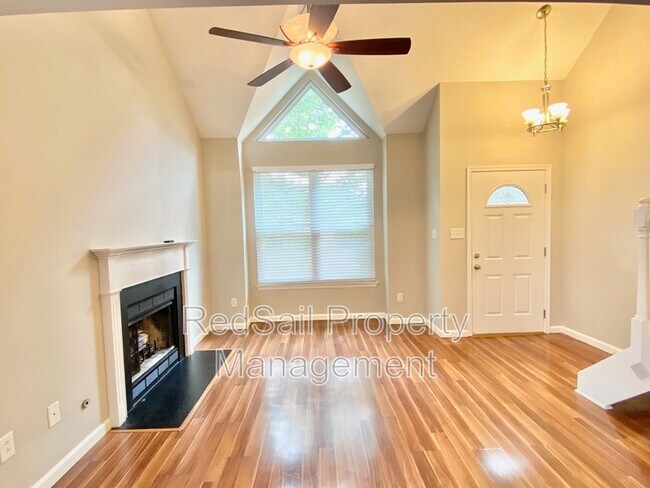 Photo - 469 Crosland Ct