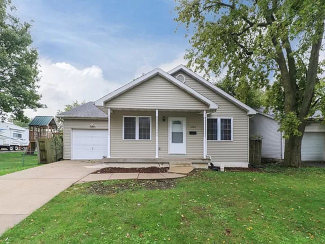 Building Photo - 1622 Iowa St