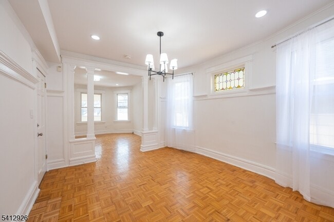 Photo - 24 Llewellyn Ave Unit 2