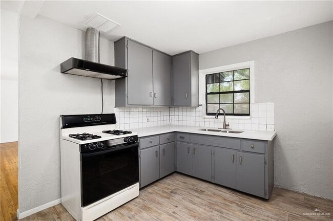 Photo - 1808 N Cummings Ave