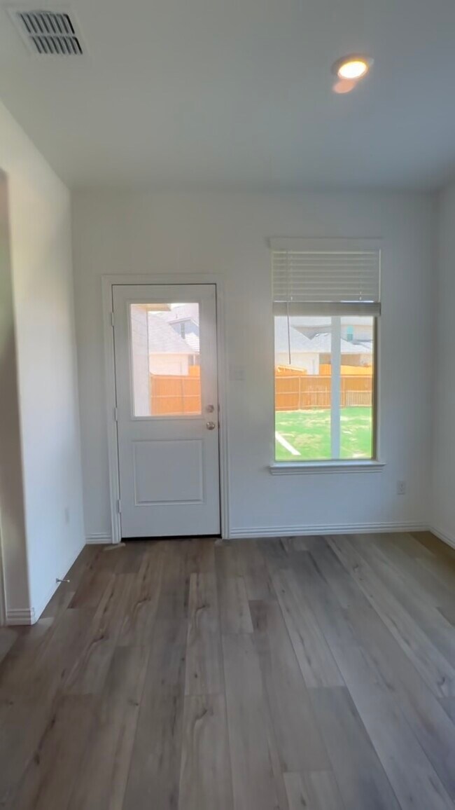 Photo - 2521 Maplehurst Dr