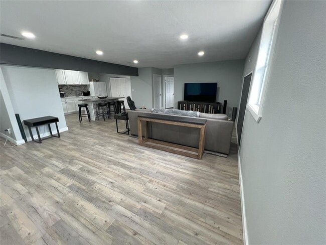 Photo - 128 Skyview Terrace