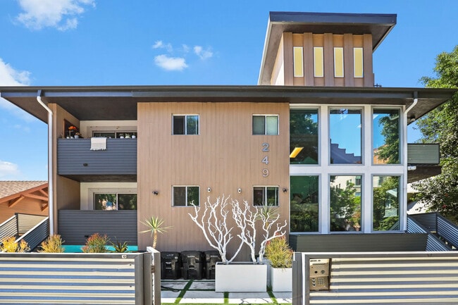 Photo - 249 S. Coronado St. Unidad 6