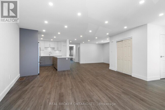 Photo - 1498 Paddington Ct