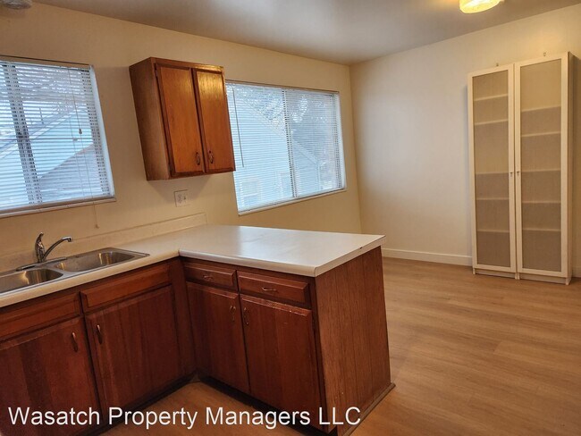 Photo - 2 br, 1 bath House - 663B Crystal Ave