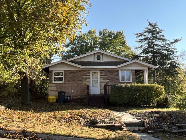 Building Photo - 2740 Buena Vista St