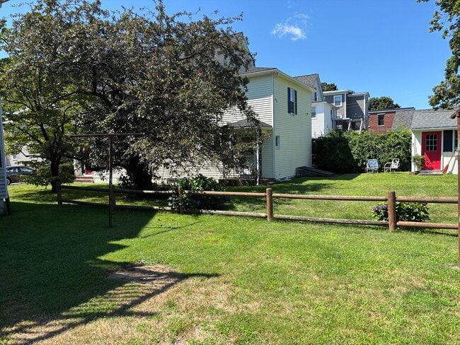 Photo - 9 Genoa Ave Unidad 1