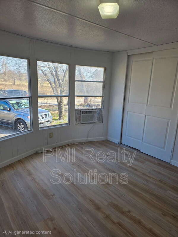 Photo - 310 Elberta Ave