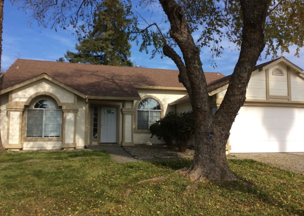 Comfortable Living in a Well-Sized 2-Bed, 2-Bath Home - Comfortable Living in a Well-Sized 2-Bed, 2-Bath Home