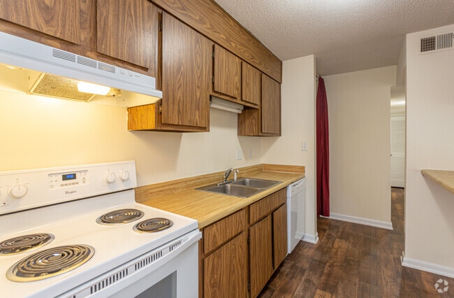 1BR, 1BA - 713 SF