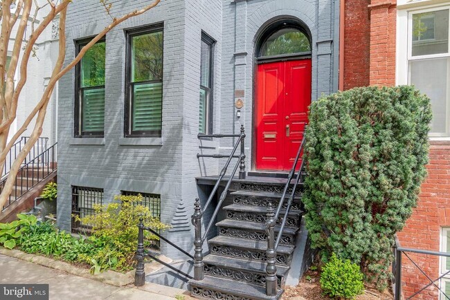 Building Photo - 2021 Hillyer Pl NW Rental