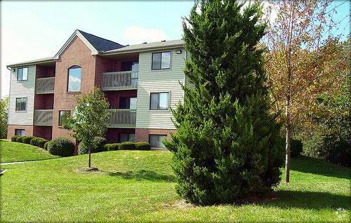 Courtyard - Windsor Place Apartments