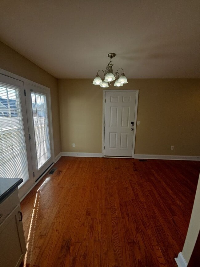 Photo - 2015 Reserve Dr