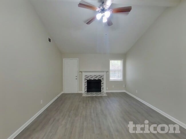 Photo - 850 Rambling Rose Ct NW