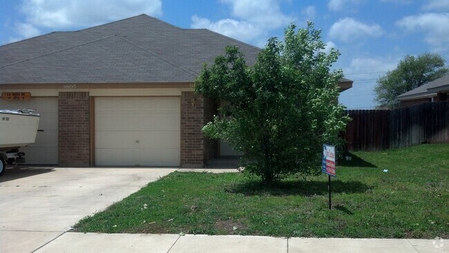 Building Photo - 3605 Dustin Ct Unit B Rental