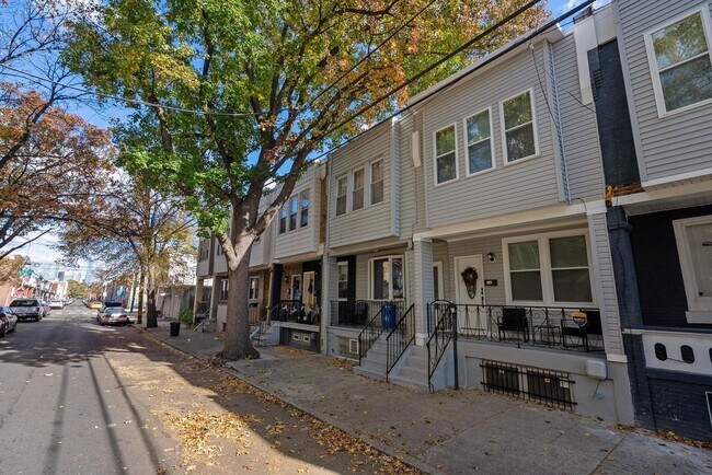 Photo - Luxurious 3-Bedroom Townhome in Point Breeze! Available NOW!