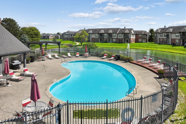Pool - Spinnaker Cove Apartments