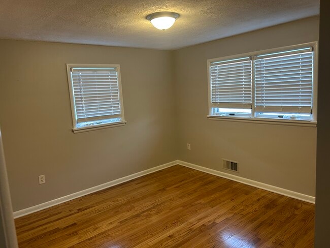 Photo - 2328 Farnsley Rd