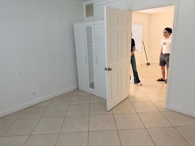 Photo - 1928 N 20th Ave Unidad 1928