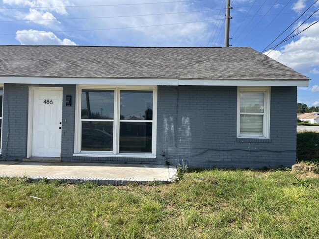 Building Photo - 486 Metz Dr